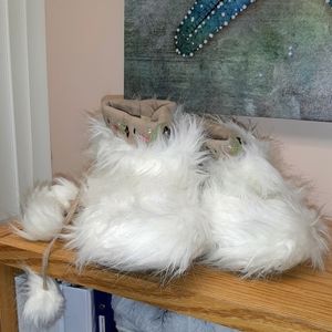 Y2K Plush Slippers with Pom Pom Laces